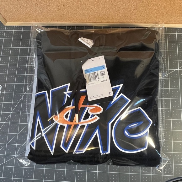 Nike 
Pull over hoody
Lil Penny Hardaway - Picture 3 of 12